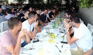 Ολυμπιακός: Γεύμα στο Μικρολίμανο