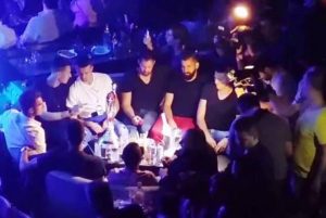 Το «ερυθρόλευκο» γλέντι