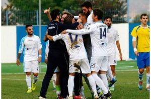 Ονειρικό τρίποντο για Πανελευσινιακό