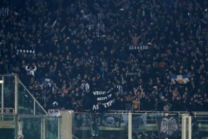 Επικό σύνθημα των οπαδών του ΠΑΟΚ, με Μέρκελ και χρεοκοπία (video)