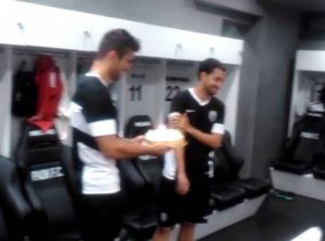 Τούρτα… έκπληξη στον Περέιρα (video)
