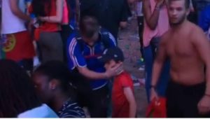 Το πιο συγκινητικό βίντεο του Euro 2016: Μικρός Πορτογάλος παρηγορεί Γάλλο που κλαίει