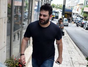 Αδημοσίευτη φωτογραφία από φίλο του! Οταν ο Παντελής Παντελίδης ήταν σημαιοφόρος κρατώντας την Ελληνική σημαία!