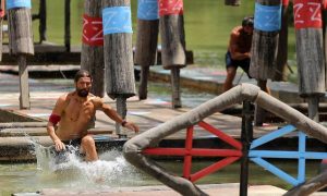 Survivor: Τα πήρε ο Απόστολος – «Εγώ δεν είμαι ο Σάκης Ρουβάς»