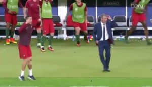 Τρελό γέλιο… Coach Ρονάλντο Vs Coach Σάντος (video)