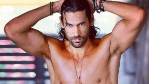Survivor: Η μαμά του Σπαλιάρα τα λέει όλα για τον Γιάννη, τις 4.000 γυναίκες και όχι μόνο (video)