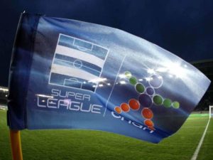 Super League: Κορώνα ή… γράμματα για τη διεξαγωγή των παιχνιδιών