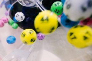 Έπαιξε δελτίο με 2 ευρώ και κέρδισε μυθικό ποσό (photos)
