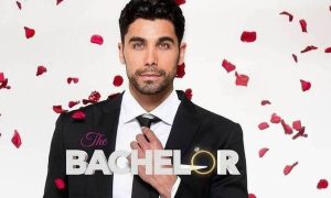 The bachelor: Η φωτό που καίει τον Βασιλάκο – Ήταν κομπάρσοι αυτοί που είδαμε και όχι οι γονείς του