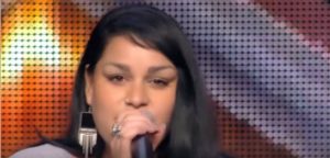 X Factor: Τα ‘χασε η 19χρονη Τόψι (video)
