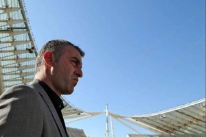 Απάντηση για τις μεταγραφές της ΑΕΚ που μας άφησε… κόκαλο! «Θα έδινες στον Δέλλα να οδηγήσει Φεράρι;»