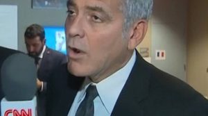 Ο Τζορτζ Κλούνεϊ μαθαίνει για το διαζύγιο Πιτ-Τζολί (vid)