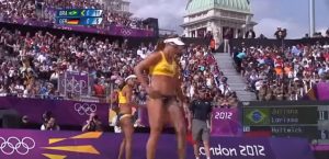 Όταν το beach volley… ζεματάει! (video)
