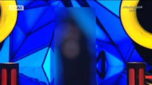 The Voice: Δεν φαντάζεστε πώς εμφανίστηκε παίκτρια στη σκηνή (Video)