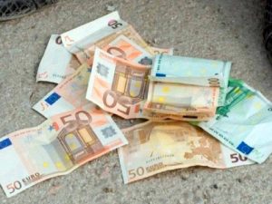 Ανατροπή! Εσύ ξέρεις από τι υλικό είναι φτιαγμένα τα χαρτονομίσματα;