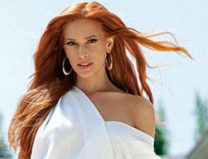 Η Σίσσυ Χρηστίδου χωρίς ρετούς στη θάλασσα (photos)