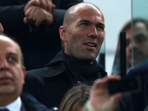 Επιστρέφει στους πάγκους ο «Ζιζού»