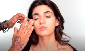 Τι ιδανικό make up σε 5 λεπτά από τον Μάνο Βυνιχάκη