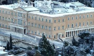 Κακοκαιρία Μπάρμπαρα: Η Αθήνα από ψηλά και στα… λευκά (vid)
