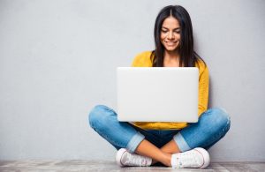 Floor Sitting: Να, γιατί πρέπει να κάθεστε στο πάτωμα