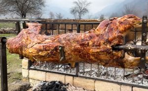 Σούβλισμα ταύρου. Γίνεται; Κι όμως… γίνεται! (video)