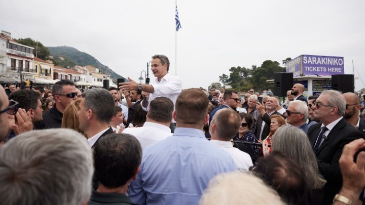 Μητσοτάκης: «Δεσμεύομαι για καλύτερους μισθούς και θα τους έχουμε»