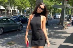 Ημίγυμνη η Εμιλι Ραταϊκόφσκι προκαλεί σεισμό στο Instagram
