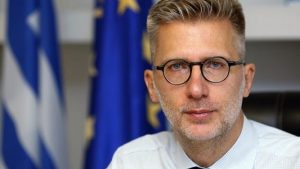 Σκέρτσος κατά Τσίπρα: «Ας κατεβεί απ’ τον δικό του αλαζονικό θρόνο»