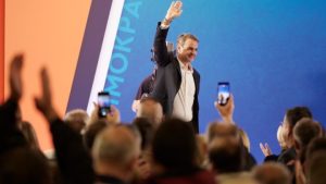 Μητσοτάκης: «Συνεχίζουμε μπροστά ή θα πάμε πίσω…»