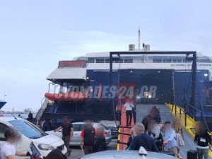 Αδιανόητο παρκάρισμα στο λιμάνι της Σύρου…