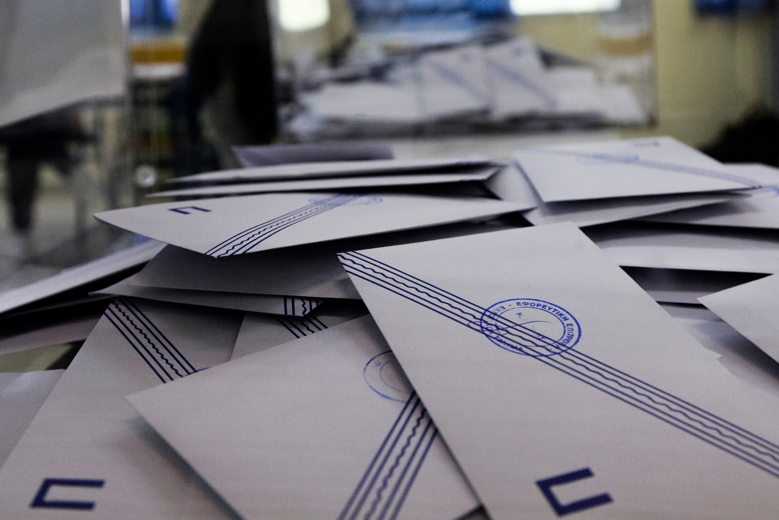 Δημοσκόπηση Παραπολιτικά: Περίπατος για ΝΔ και… Πλεύση Ελευθερίας