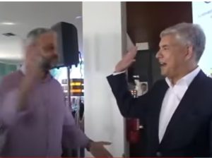 Ο Αγοραστός συναντά φοιτητή του! Δείτε τι ακολουθεί (Vid)