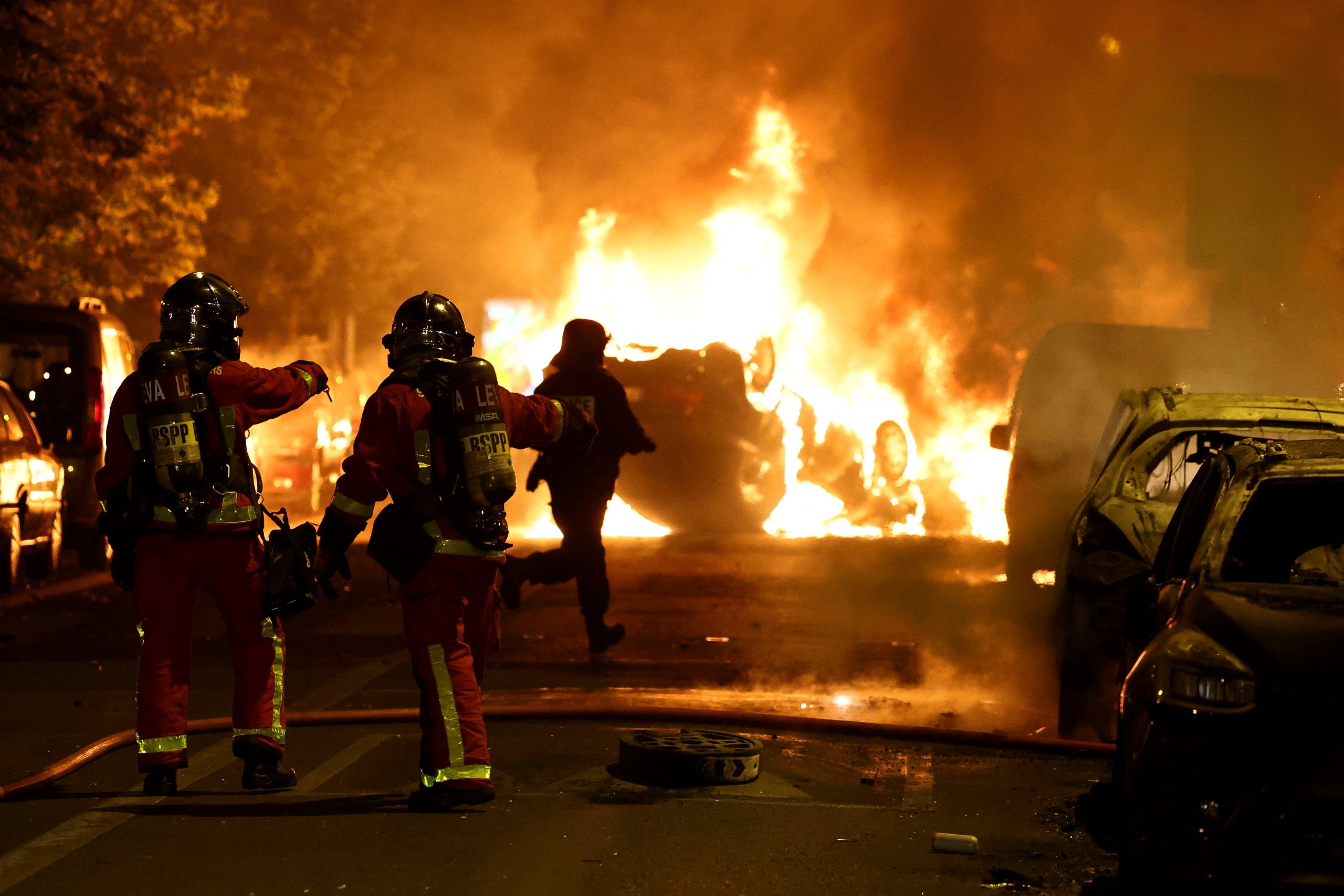 Χάος στο Παρίσι: Εκαψαν ελληνικό τουριστικό λεωφορείο