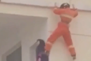 Απειλούσαν να αυτοκτονήσουν αλλά… (vid)