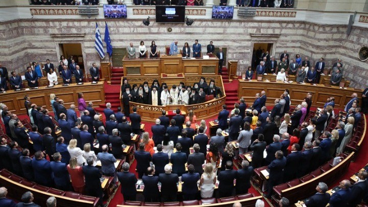Ορκίστηκαν οι 300 της νέας Βουλής