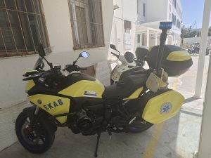 Εφτασε στη Σύρο ο μοτοσικλετιστής του ΕΚΑΒ που σώζει ζωές