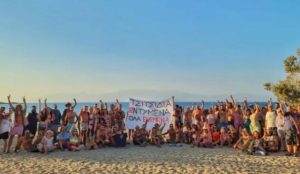 Γυμνισμός στη Γαύδο: «Τσιτσίδια και ντυμένα, όλα ενωμένα» (vid)