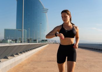 Ποιο γυναικείο smartwatch είναι το καλύτερο αξεσουάρ από ένα κλασικού τύπου ρολόι;