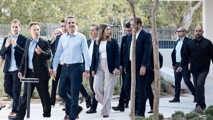 Επίσκεψη Μητσοτάκη στο νέο κέντρο φροντίδας στο Ελληνικό