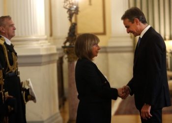 Ορκίζονται και αναλαμβάνουν καθήκοντα οι νέοι υπουργοί