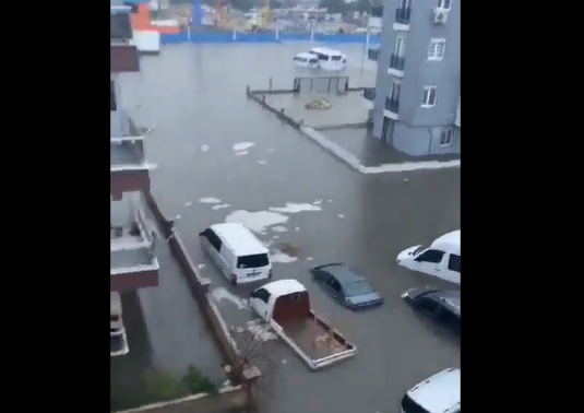 Εικόνες καταστροφής από πλημμύρες στην Τουρκία (vid)