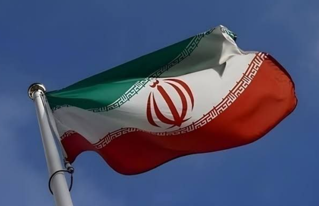 Ραγδαίες εξελίξεις στο Ιράν – Απειλή Τραμπ για χτύπημα στο καθεστώς Χαμενεΐ