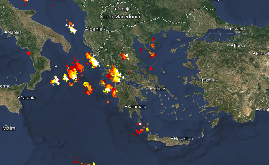 Καταιγίδες τώρα Live: Σε εξέλιξη σε πολλές περιοχές. Πού εκδηλώνονται;