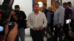 ΠΑΣΟΚ: Δια περιπάτου νέος αρχηγός ο… νυν, Νίκος Ανδρουλάκης