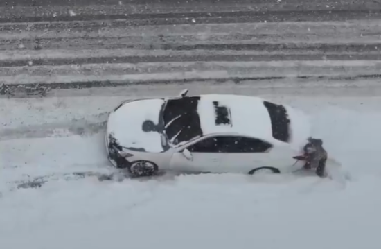 Snow Lake Effect: Δύο μέτρα χιόνι στις ΗΠΑ και συνεχίζει (Vids)