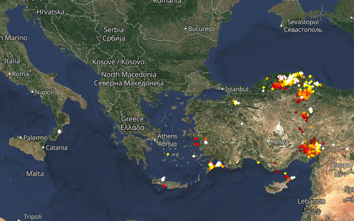 Καιρός 2-4: Συνεχίζεται η κακοκαιρία. Πού εκδηλώνονται καταιγίδες τώρα;