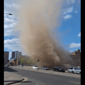 Εντυπωσιακό Dust Devil στο Μάντσεστερ. Το Βίντεο που Έγινε Viral