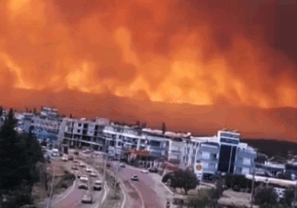 Η Σμύρνη στις φλόγες – Στάχτη καλύπτει Πάτμο και Λέρο…