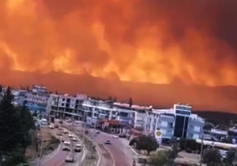 Η Σμύρνη στις φλόγες – Στάχτη καλύπτει Πάτμο και Λέρο…