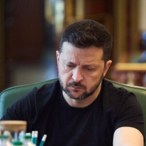Ζελένσκι για ρωσική πρόταση κατάπαυσης πυρός: «Νομίζω είναι ηλίθιοι»